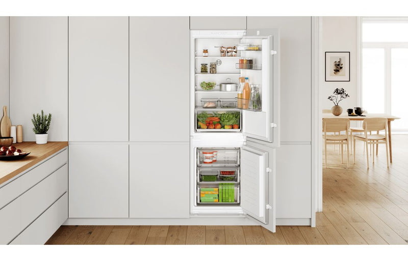 Bosch Series 2 KIN86NSE0G B/I Frost Free 60/40 Fridge Freezer (Sliding Hinge)