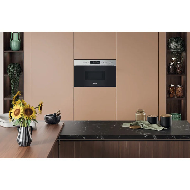 Hotpoint HPMK12CXUK B/I 750W Microwave & Grill - Stainless Steel