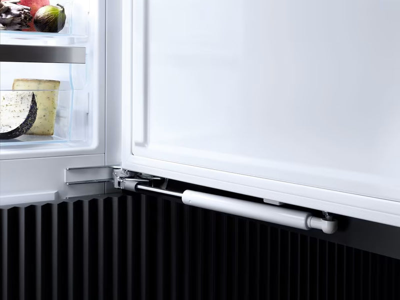 Miele KFN 7764 D B/I Frost Free 70/30 Fridge Freezer
